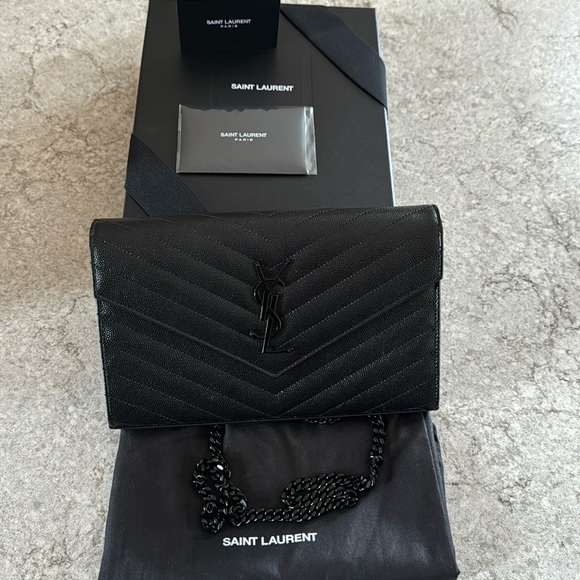 SAINT LAURENT Grain De Poudre Matelasse Chevron Cassandre Envelope Chain  Wallet New Red 1065459